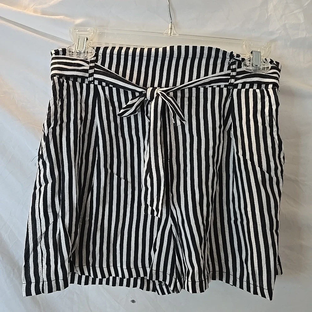 Angie Shorts Black/white Striped Tie‎ Belt Sz S NWT Lightweight Semi-sheer